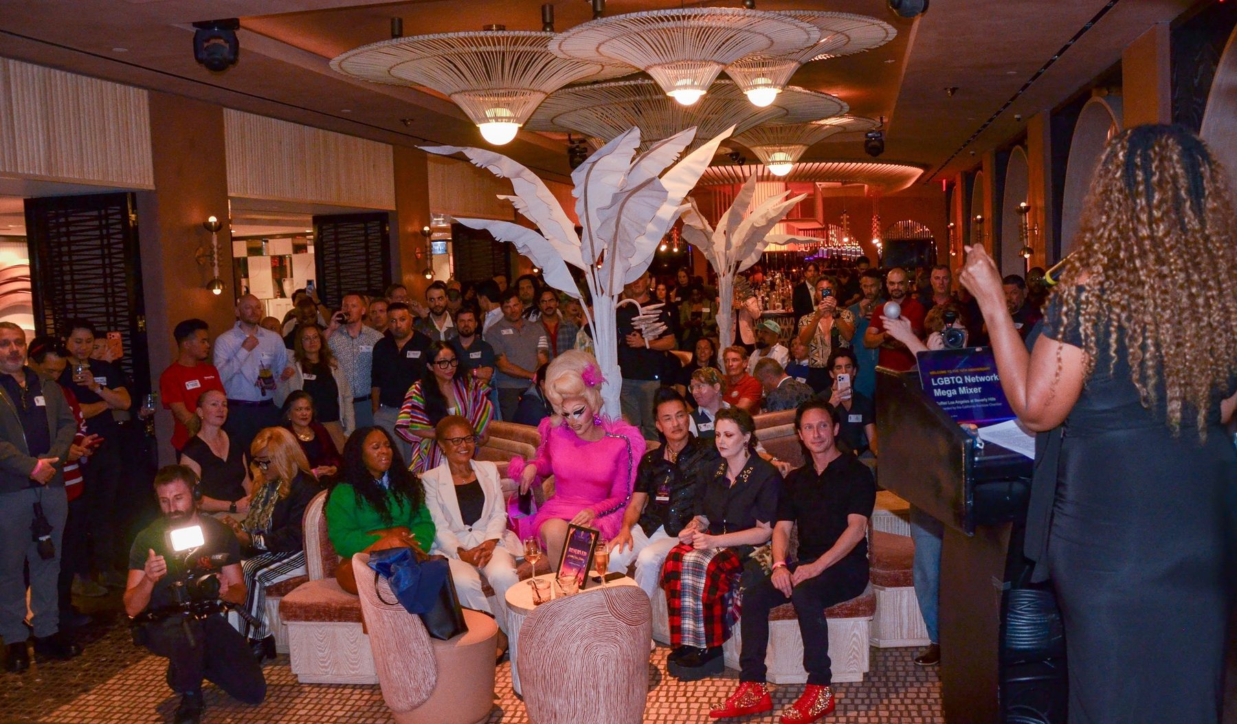 A full room listening to the program from the lounge seating